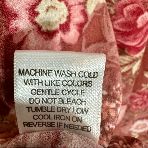 NWT. Cure 3X floral blouse top. Approx. 27” armpit to armpit and 31” long. - Picture 14 of 15